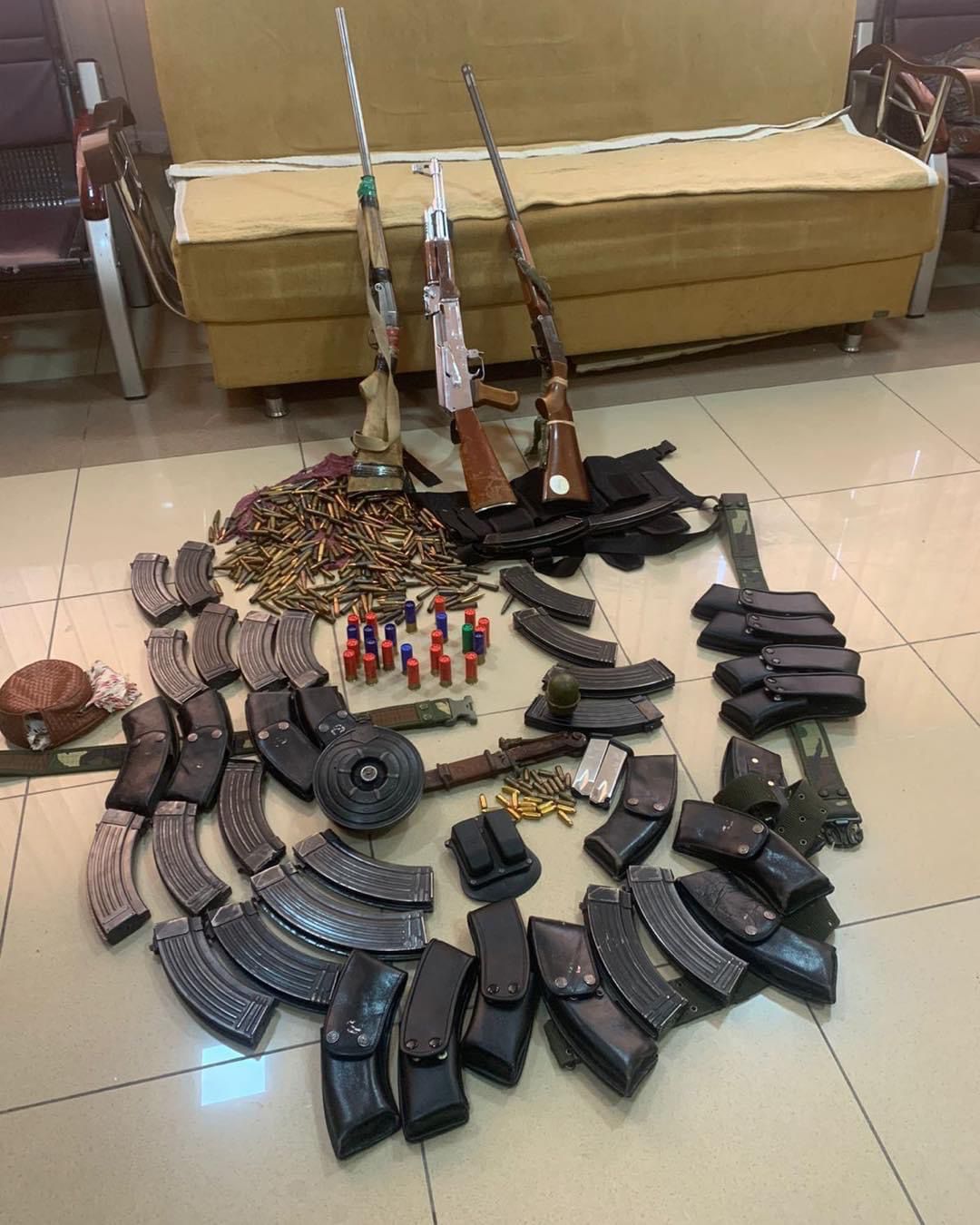 ئه‌و چه‌ك و ته‌قه‌مه‌نیانه‌ی ده‌ستیان به‌سه‌رداگیرا